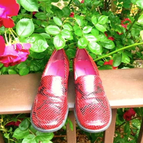 Snake Skin Inspired Leather Loafers - Picture 3 of 8